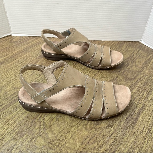 SOUL Naturalizer Beacon Studded Tan Beige Leather Sandals Size 8 - Picture 3 of 13